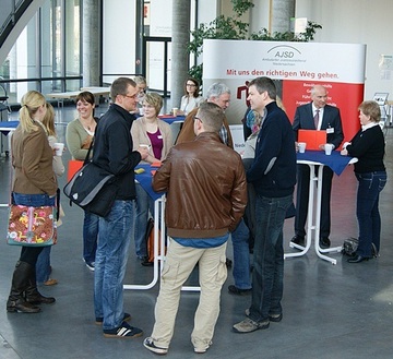 Begrüßungskaffe im Foyer des Hörsaalzentrums