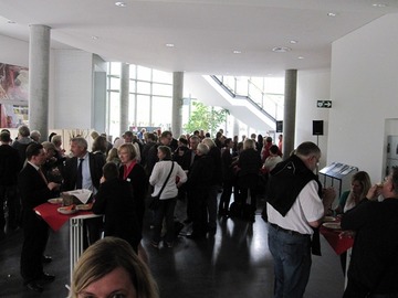 Begrüßungskaffee im Foyer des Hörsaalzentrums