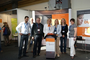 Messestand der Stiftung Opferhilfe